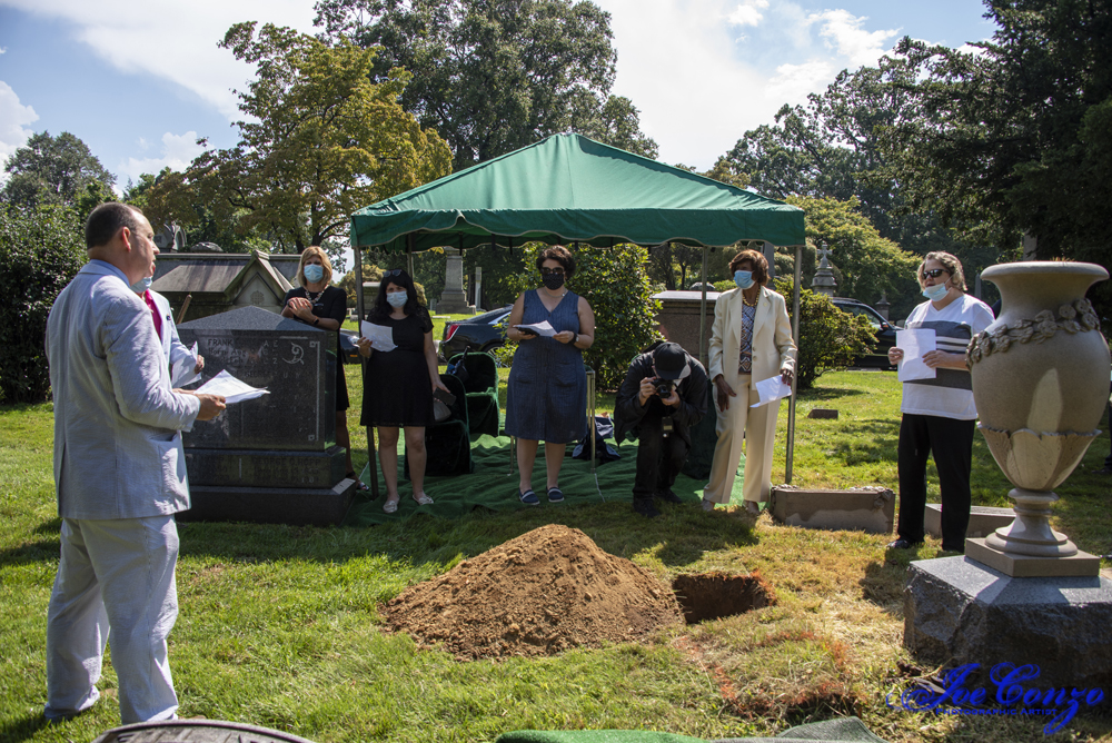 Sun shining on the ceremony at Woodlawn Cemetery. Photo: Joe Conzo, Jr.